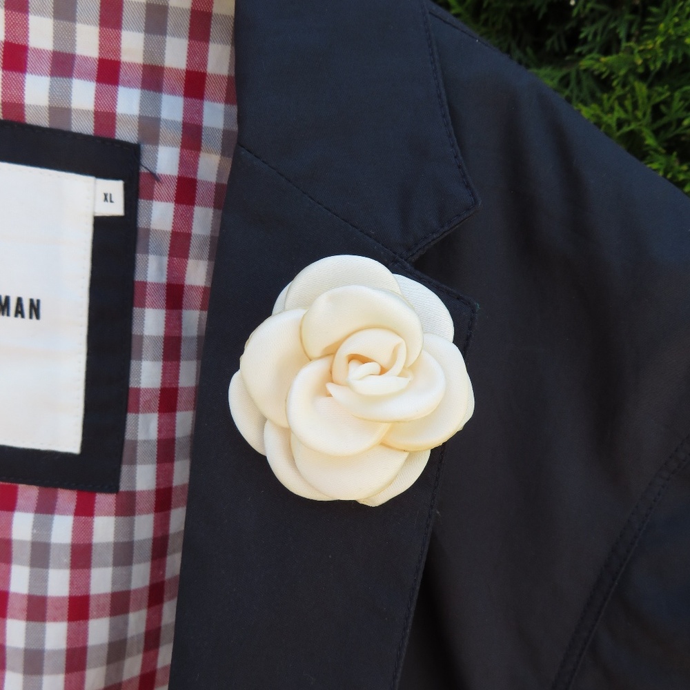 MEN’S LAPEL SET FLOWER AND BUTTON